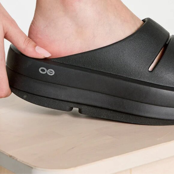 OOFOS OOMEGA OOAHH Sandal - Black, 7 - Picture 4 of 4